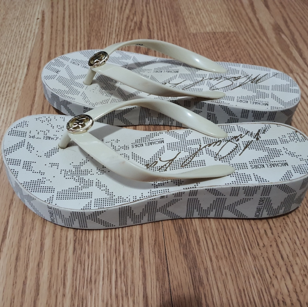 MK Slippers